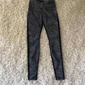 Rare Wunder Under Low-Rise